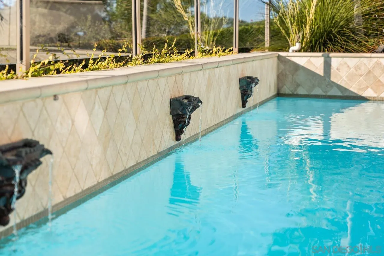 8080 La Jolla Scenic Dr North