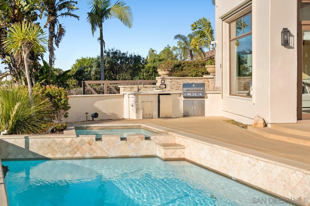 8080 La Jolla Scenic Dr North