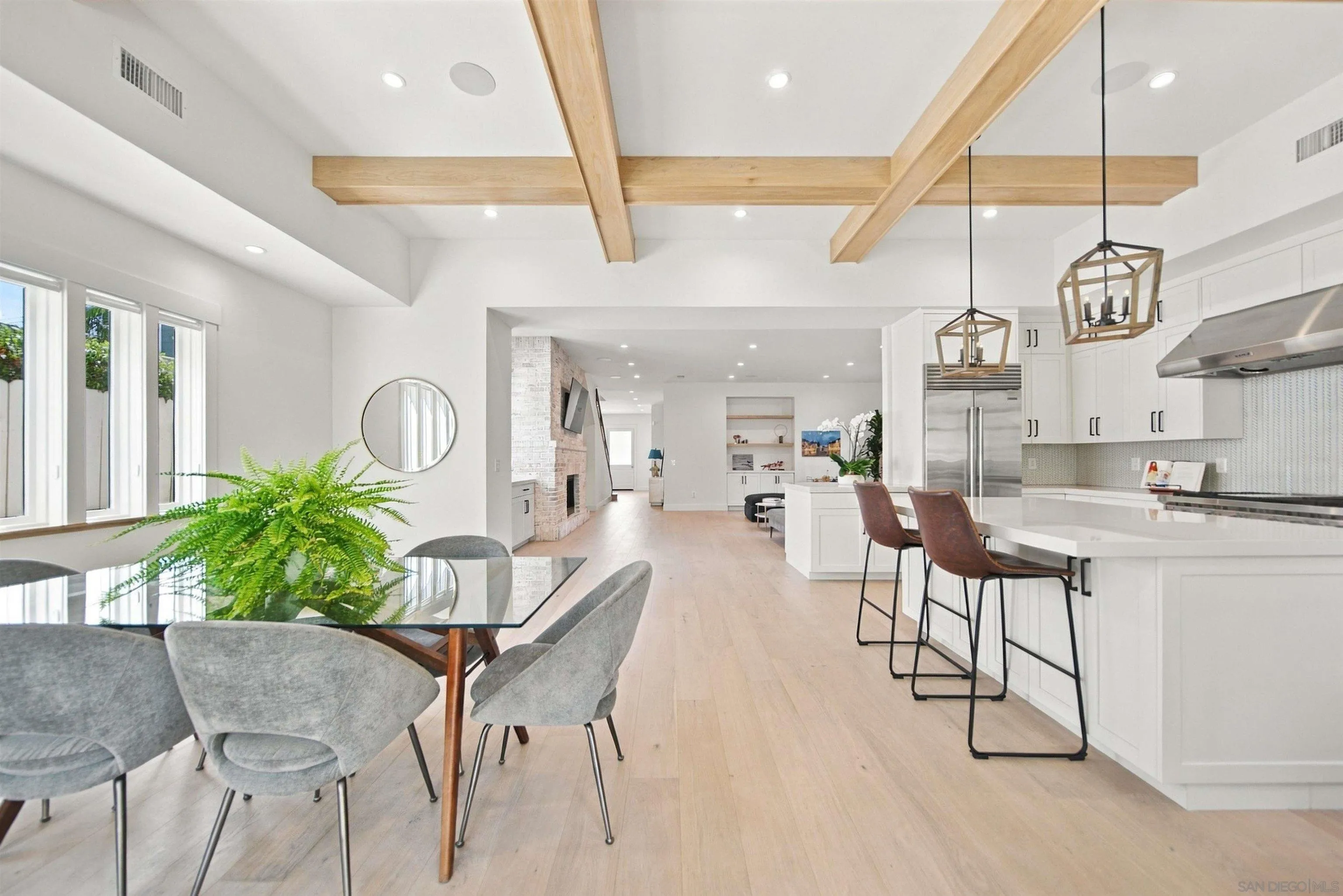 5673 Linda Rosa Ave
