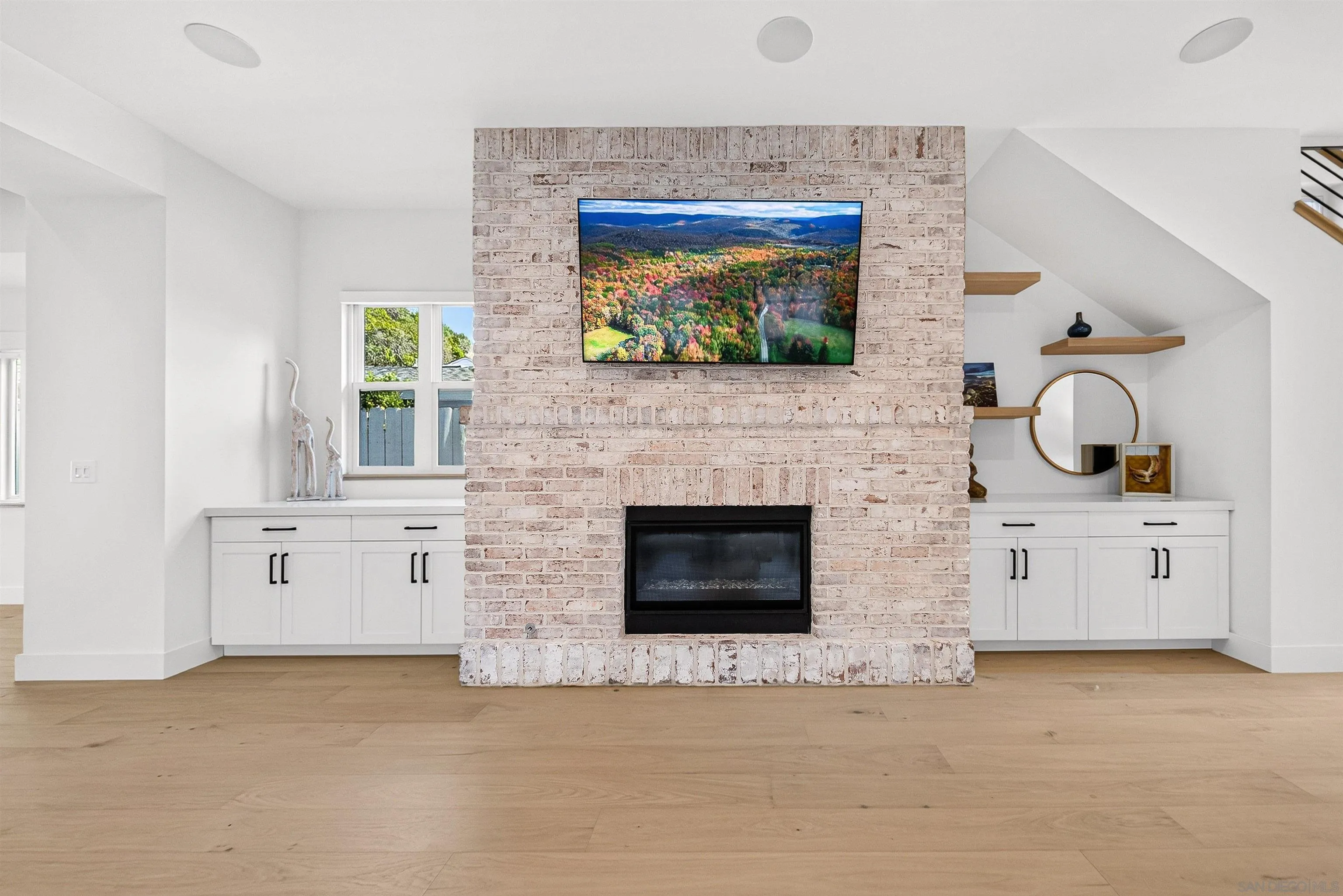 5673 Linda Rosa Ave