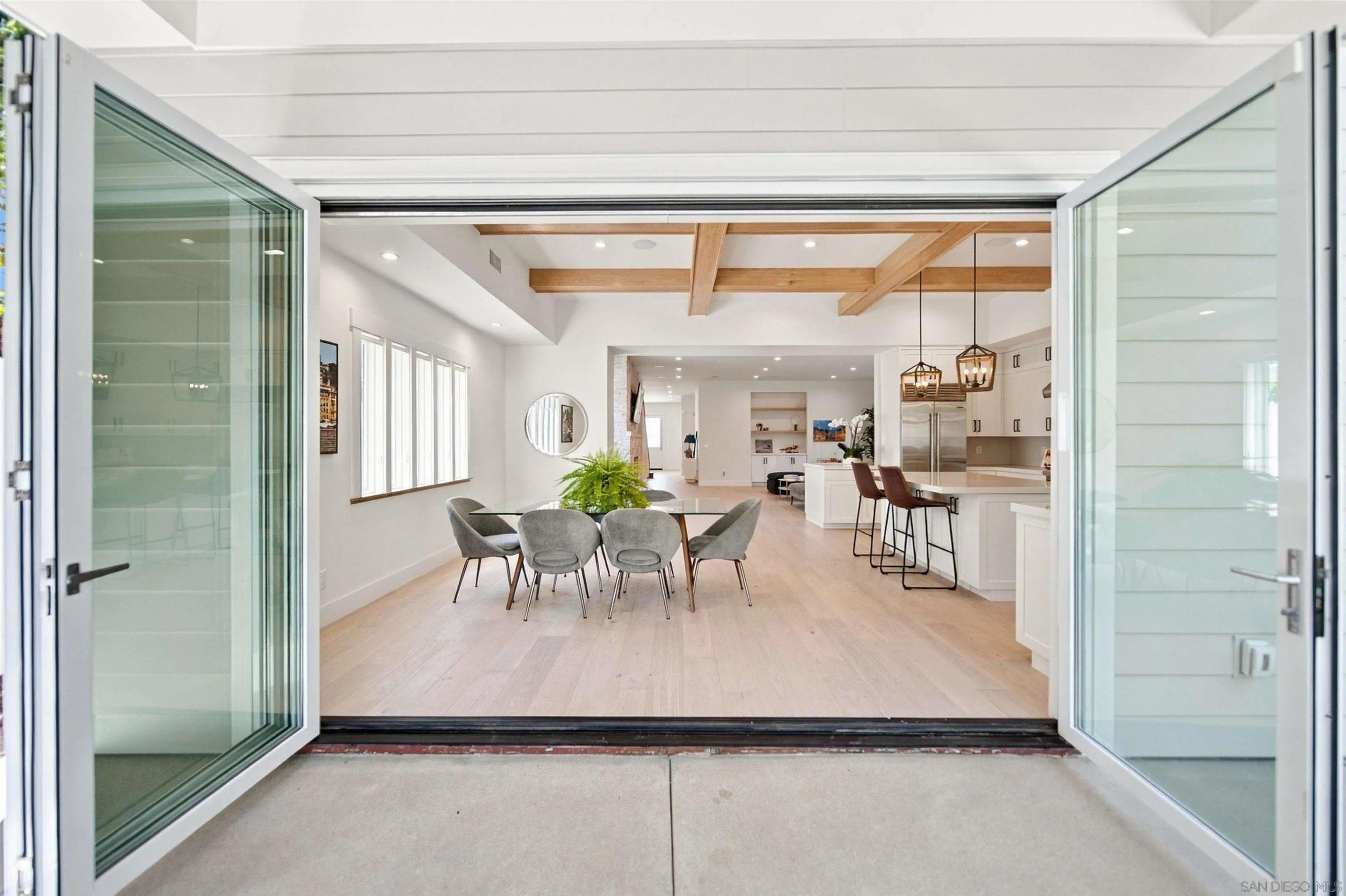 5673 Linda Rosa Ave