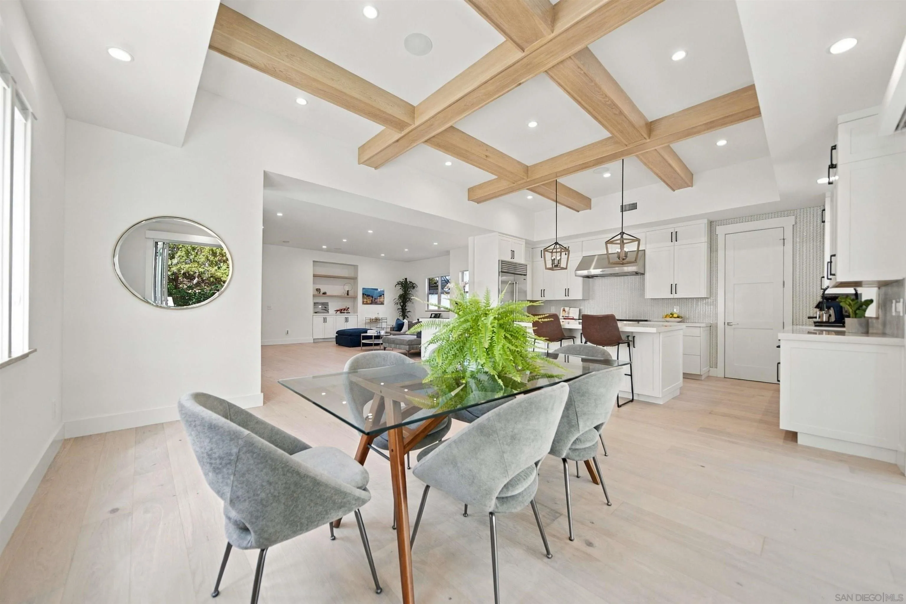 5673 Linda Rosa Ave