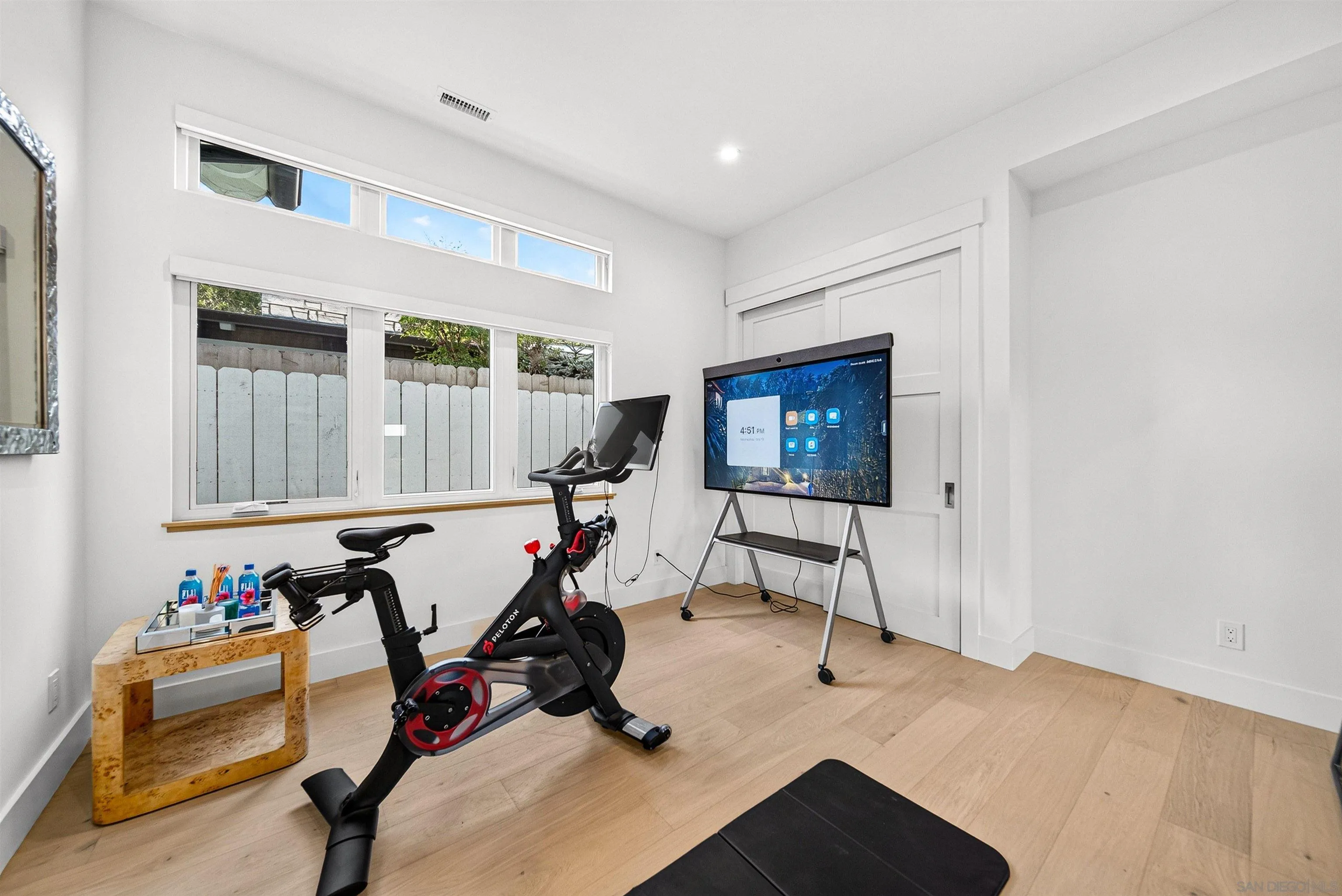 5673 Linda Rosa Ave