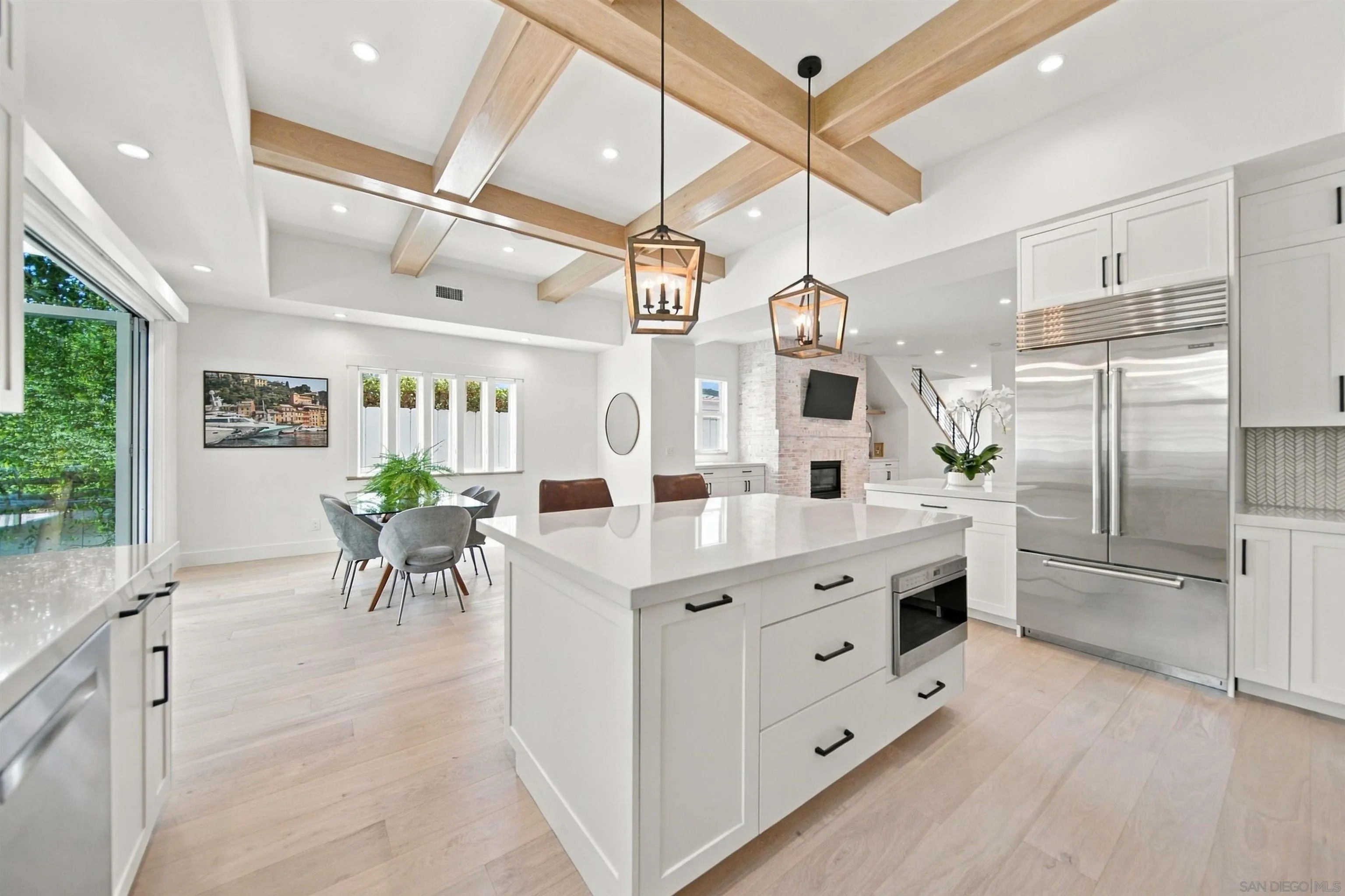5673 Linda Rosa Ave