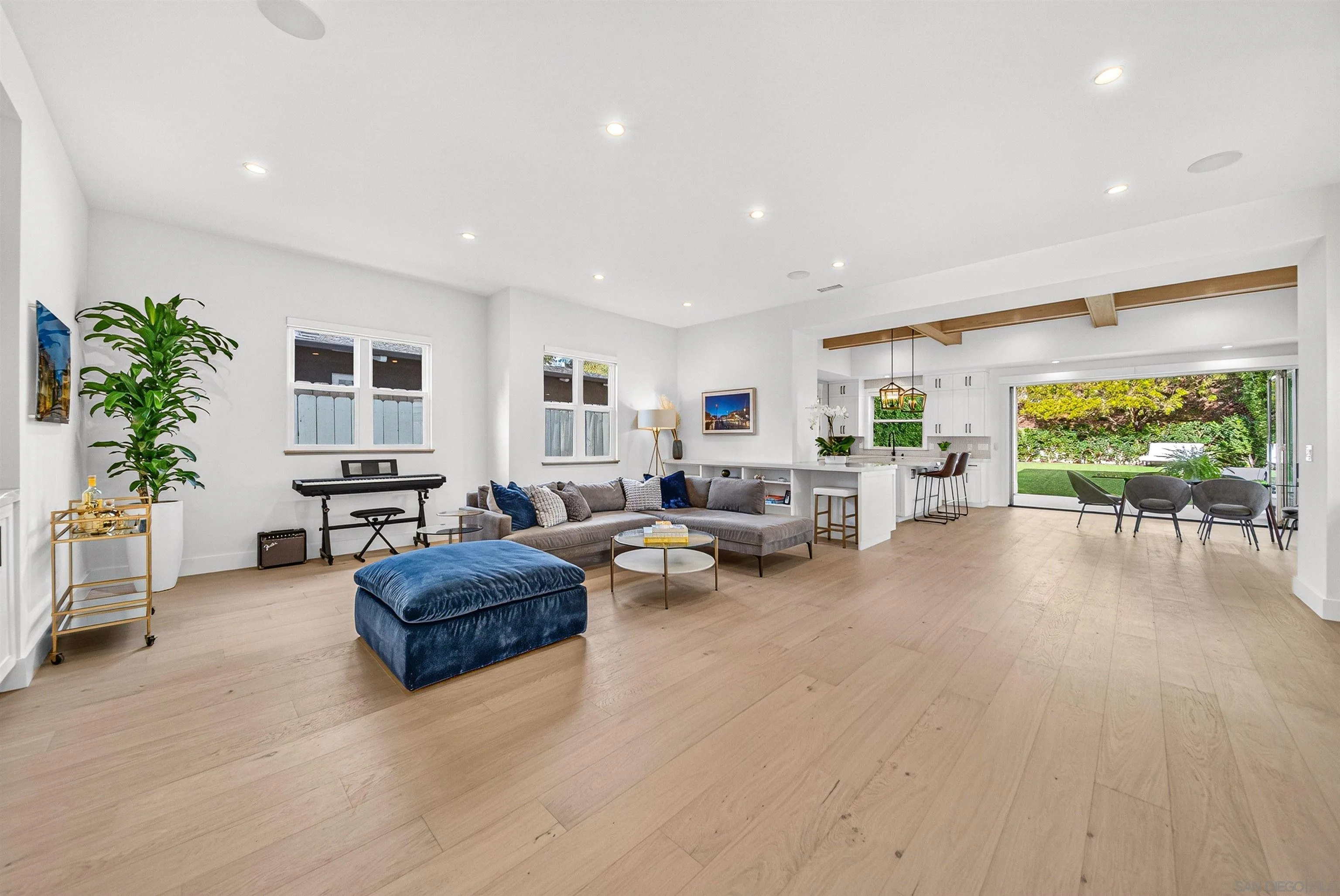 5673 Linda Rosa Ave