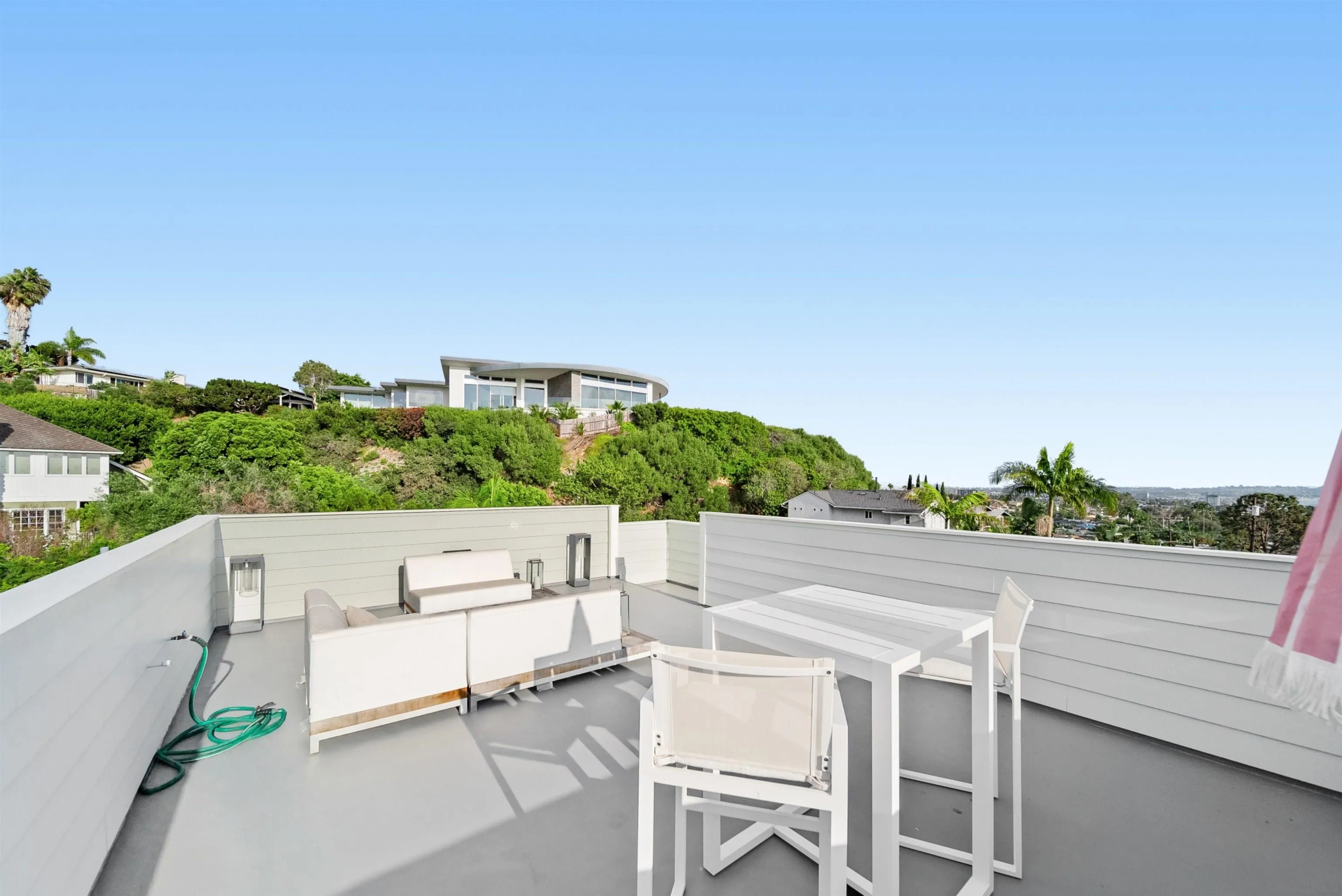 5673 Linda Rosa Ave