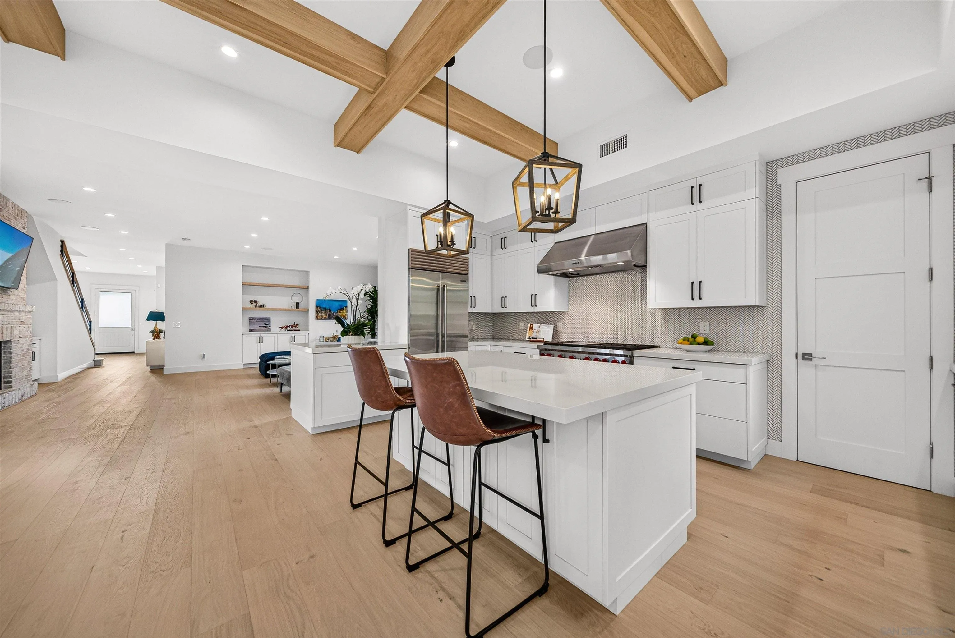 5673 Linda Rosa Ave