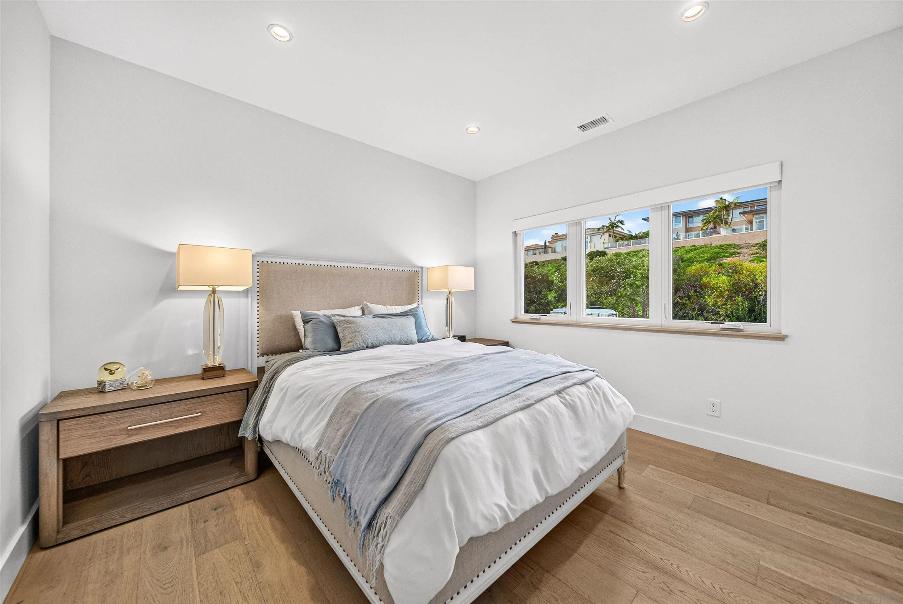 5673 Linda Rosa Ave