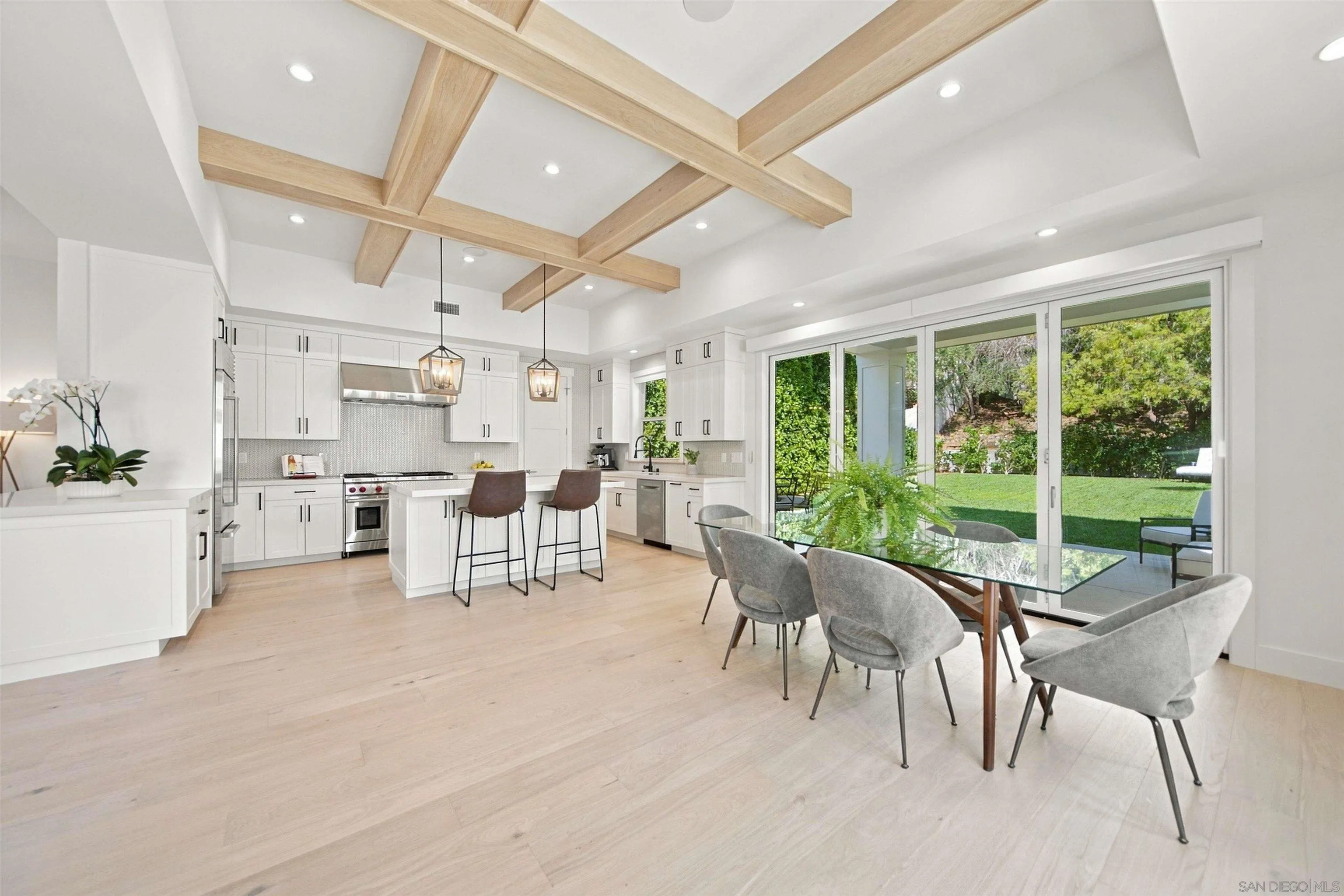5673 Linda Rosa Ave