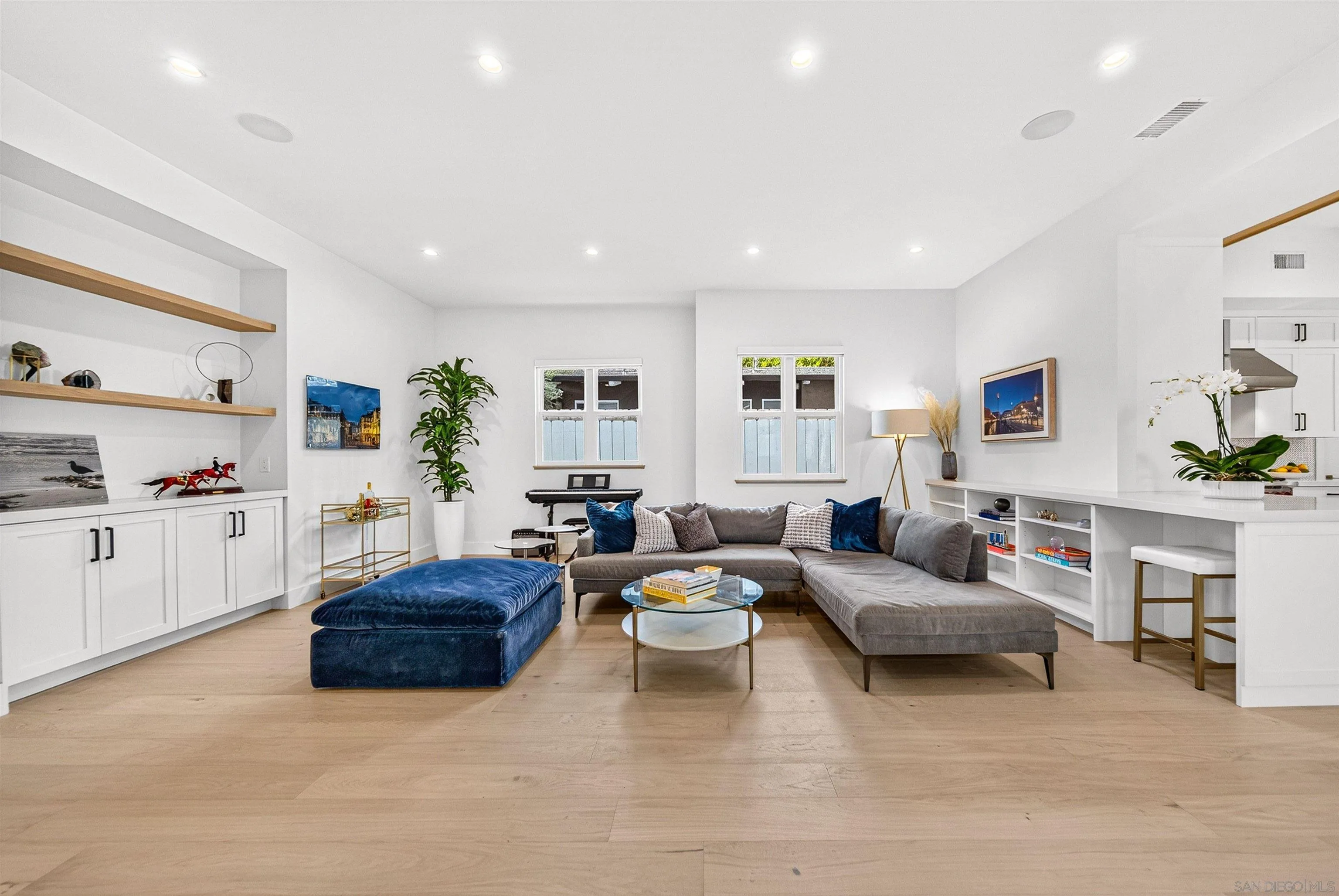 5673 Linda Rosa Ave