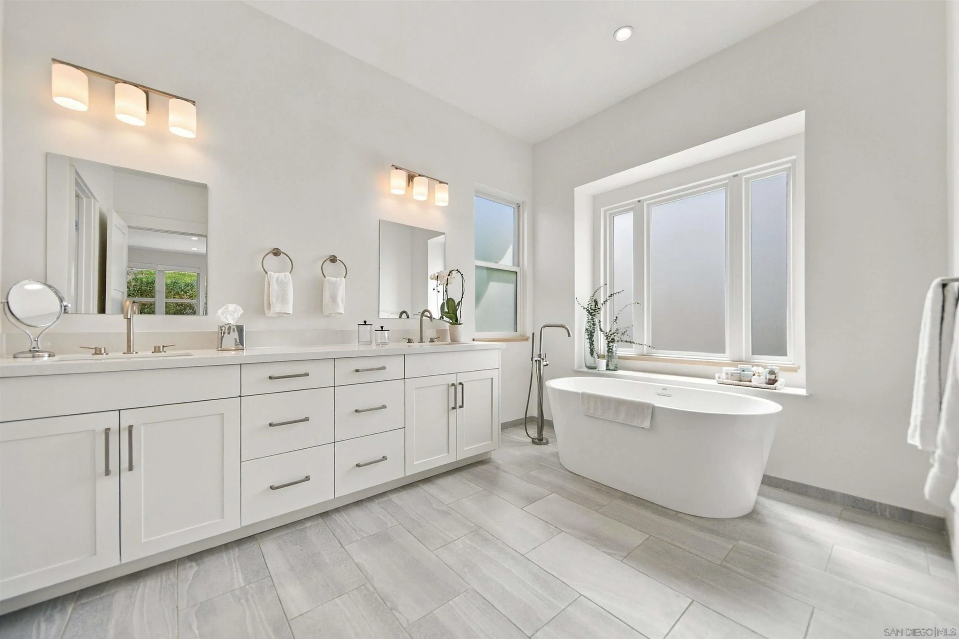 5673 Linda Rosa Ave