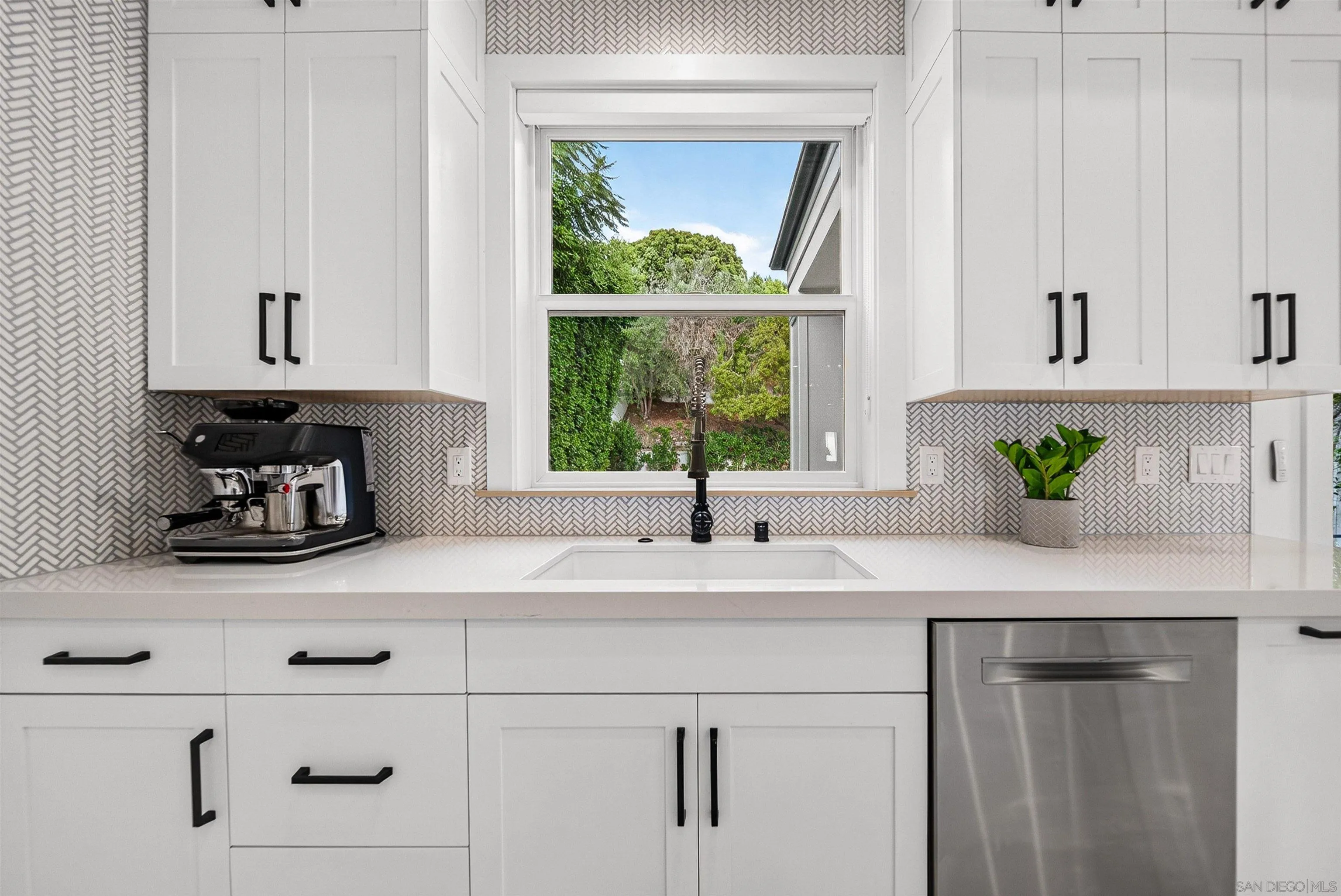 5673 Linda Rosa Ave