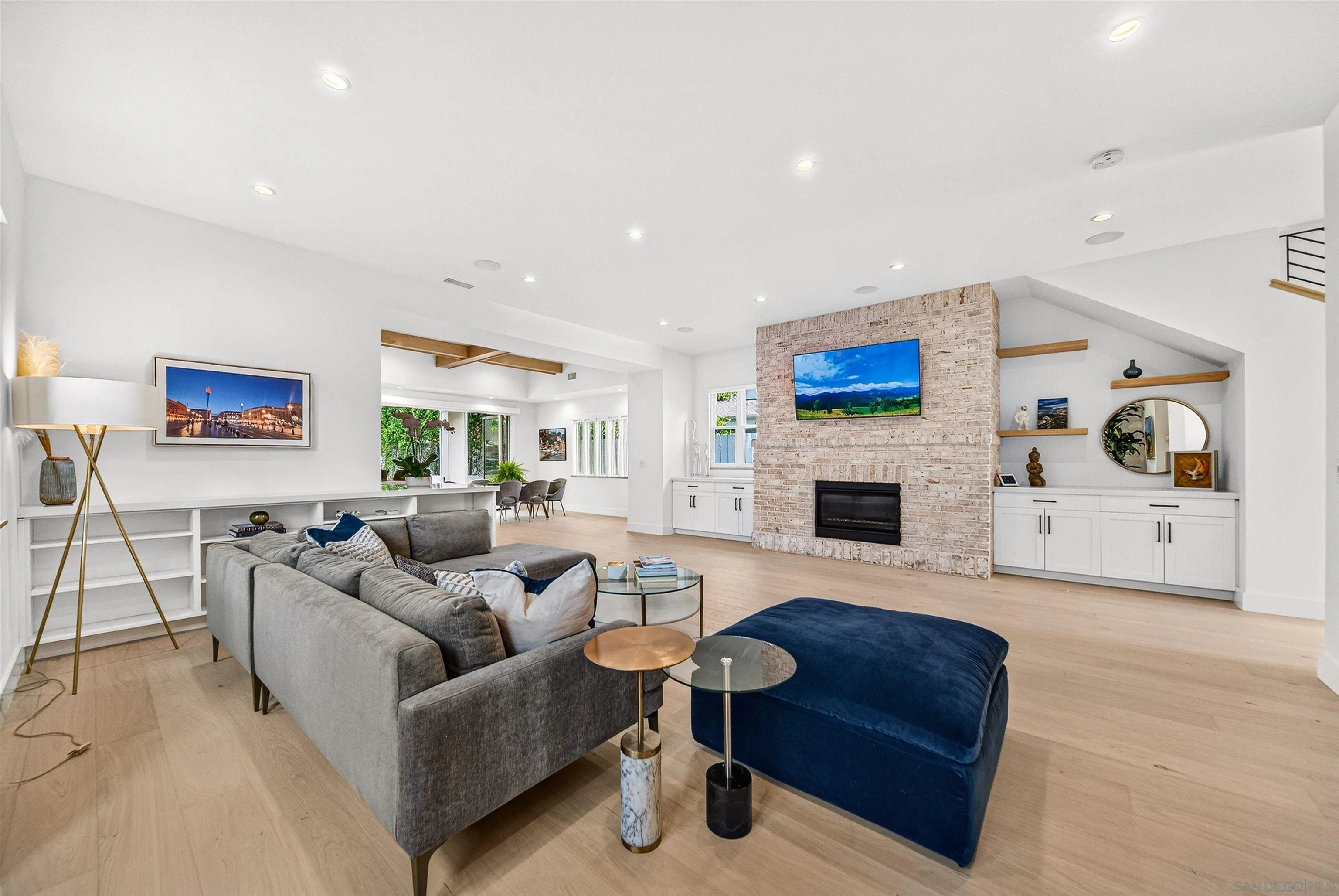 5673 Linda Rosa Ave