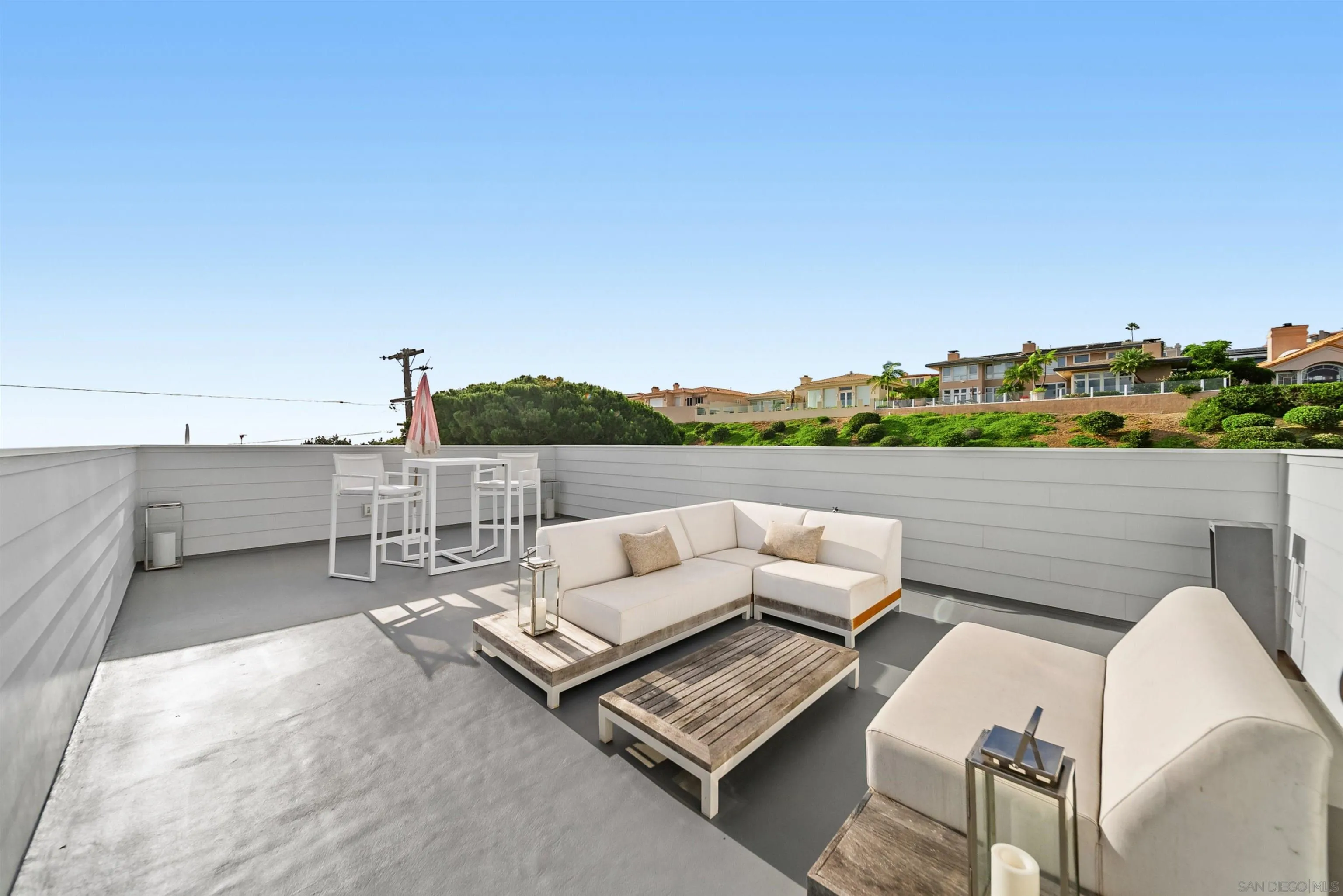 5673 Linda Rosa Ave