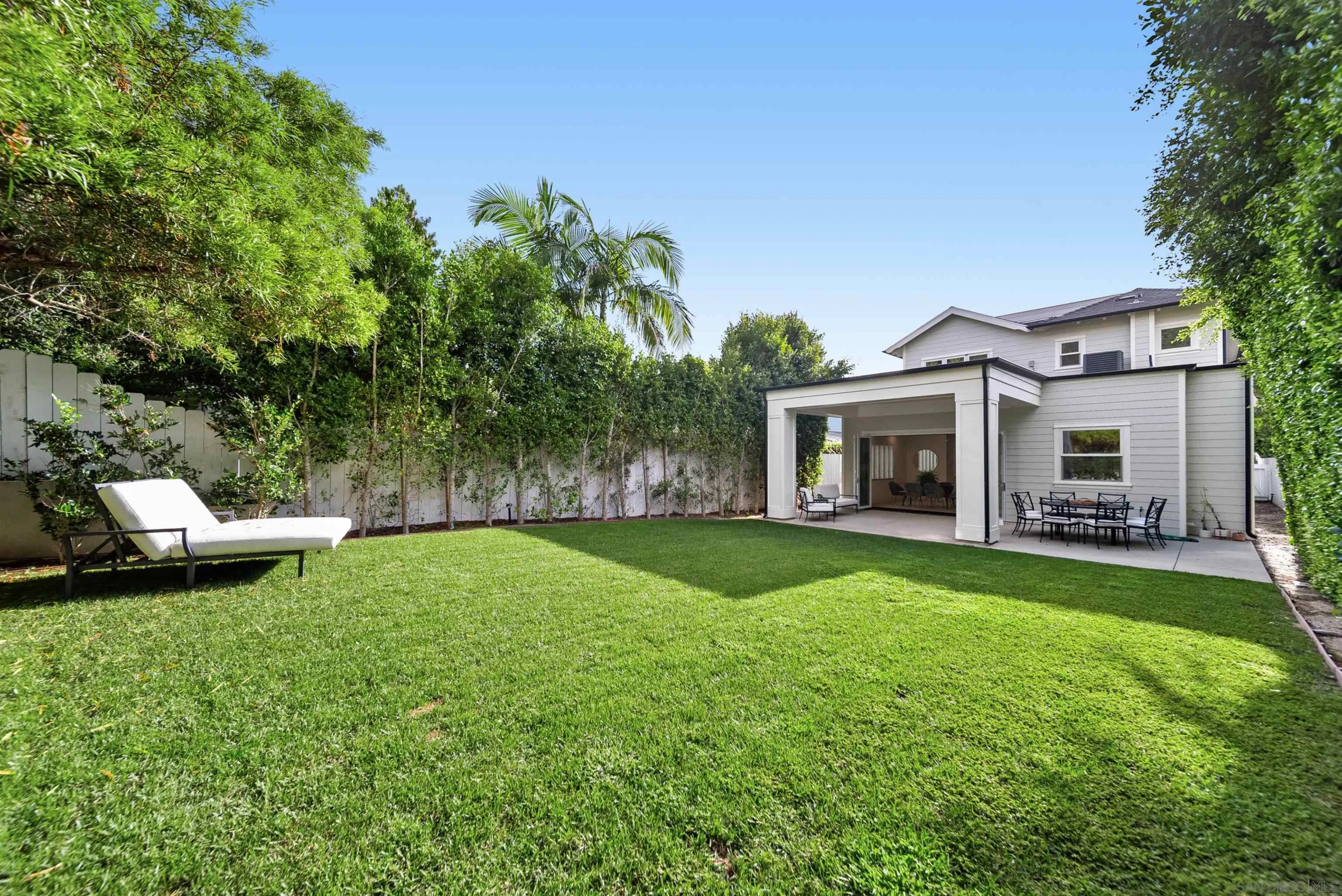 5673 Linda Rosa Ave
