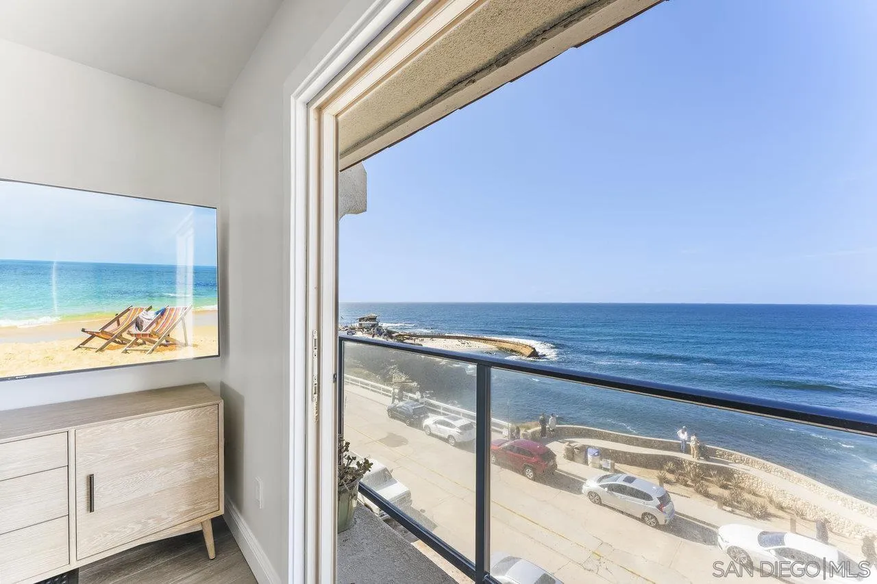 909 Coast Blvd Unit 26