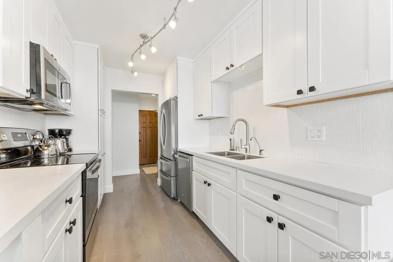 909 Coast Blvd Unit 26