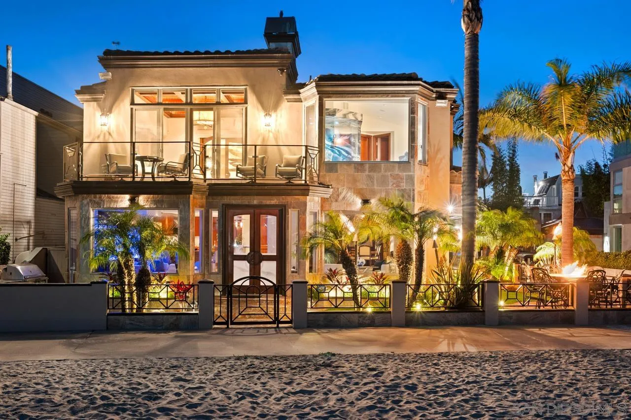 2741 Bayside Walk
