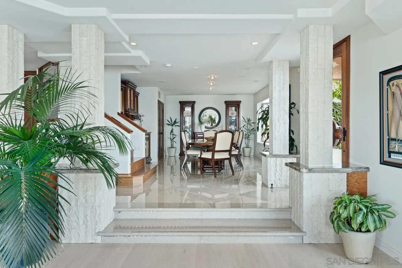 2741 Bayside Walk