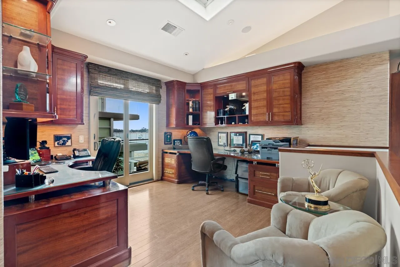 2741 Bayside Walk