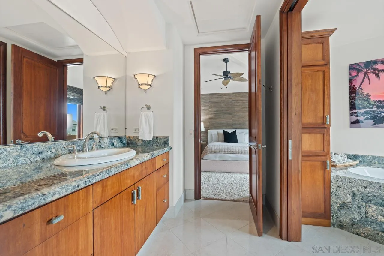 2741 Bayside Walk