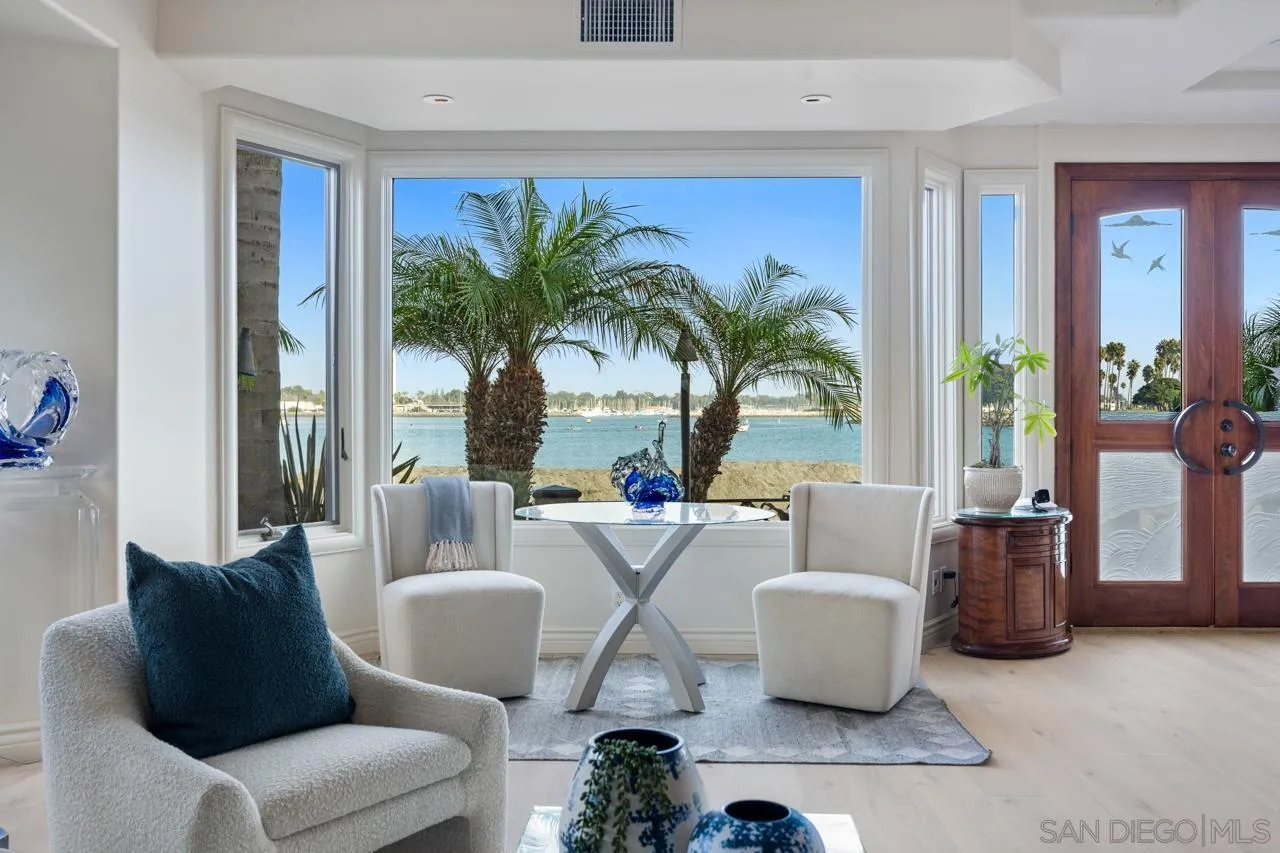 2741 Bayside Walk