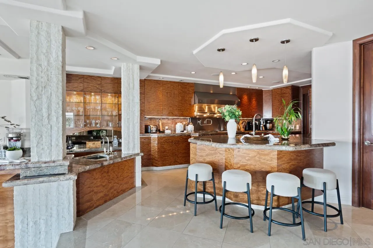 2741 Bayside Walk