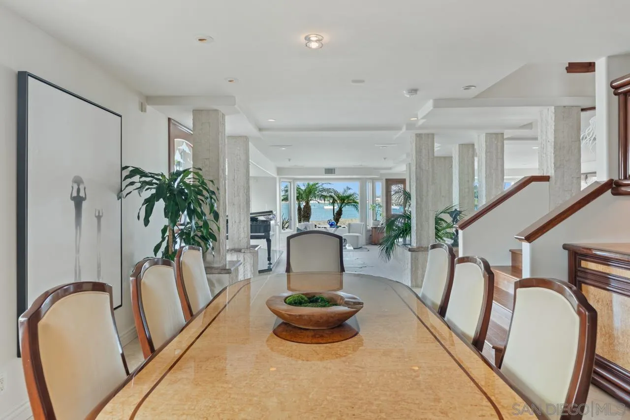 2741 Bayside Walk