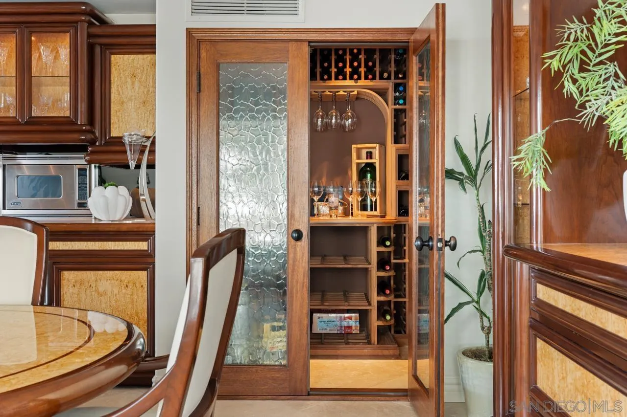 2741 Bayside Walk