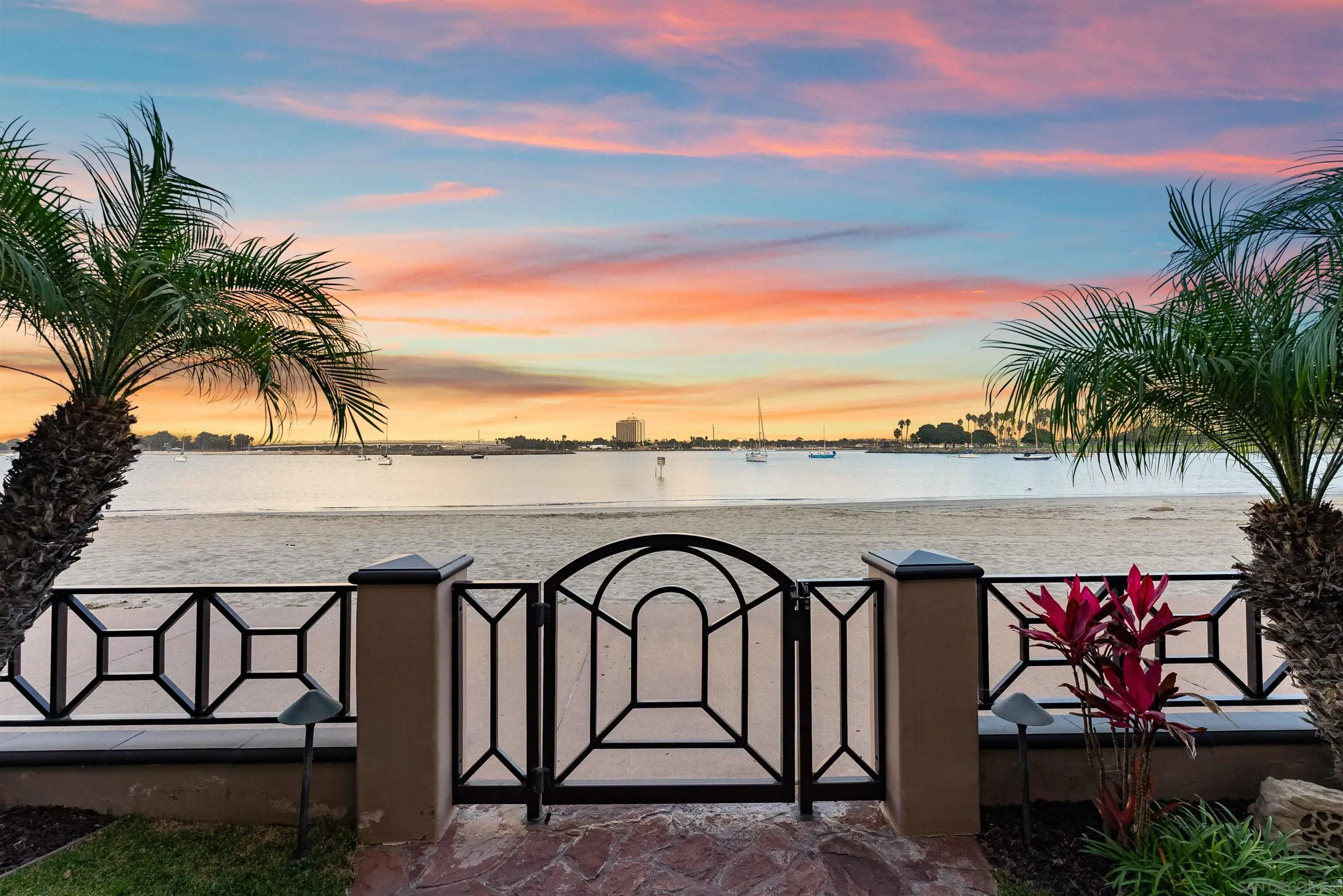 2741 Bayside Walk