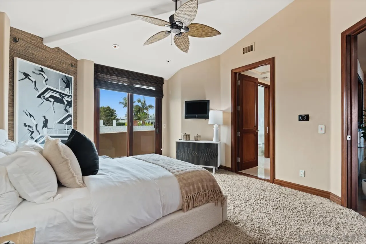 2741 Bayside Walk