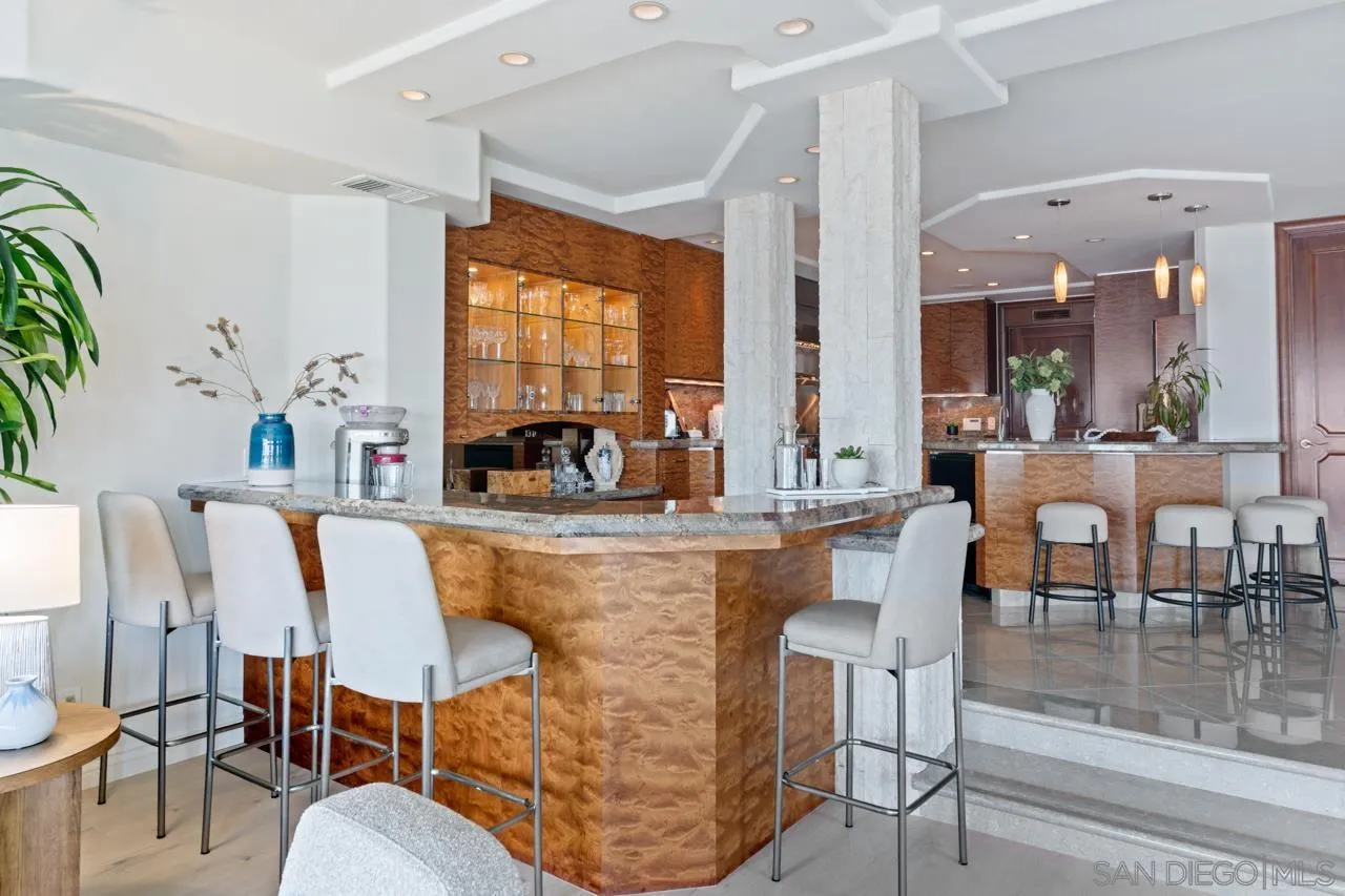 2741 Bayside Walk