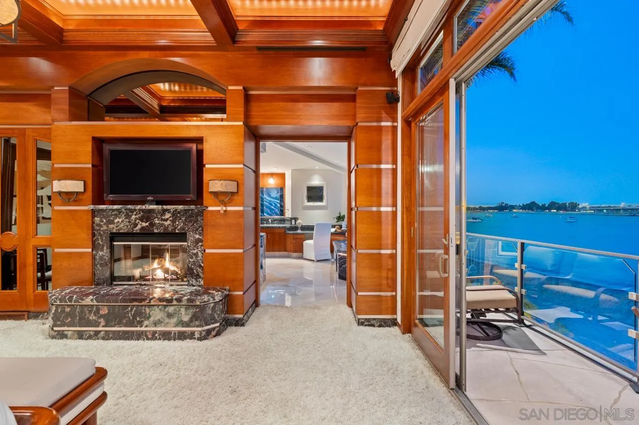 2741 Bayside Walk