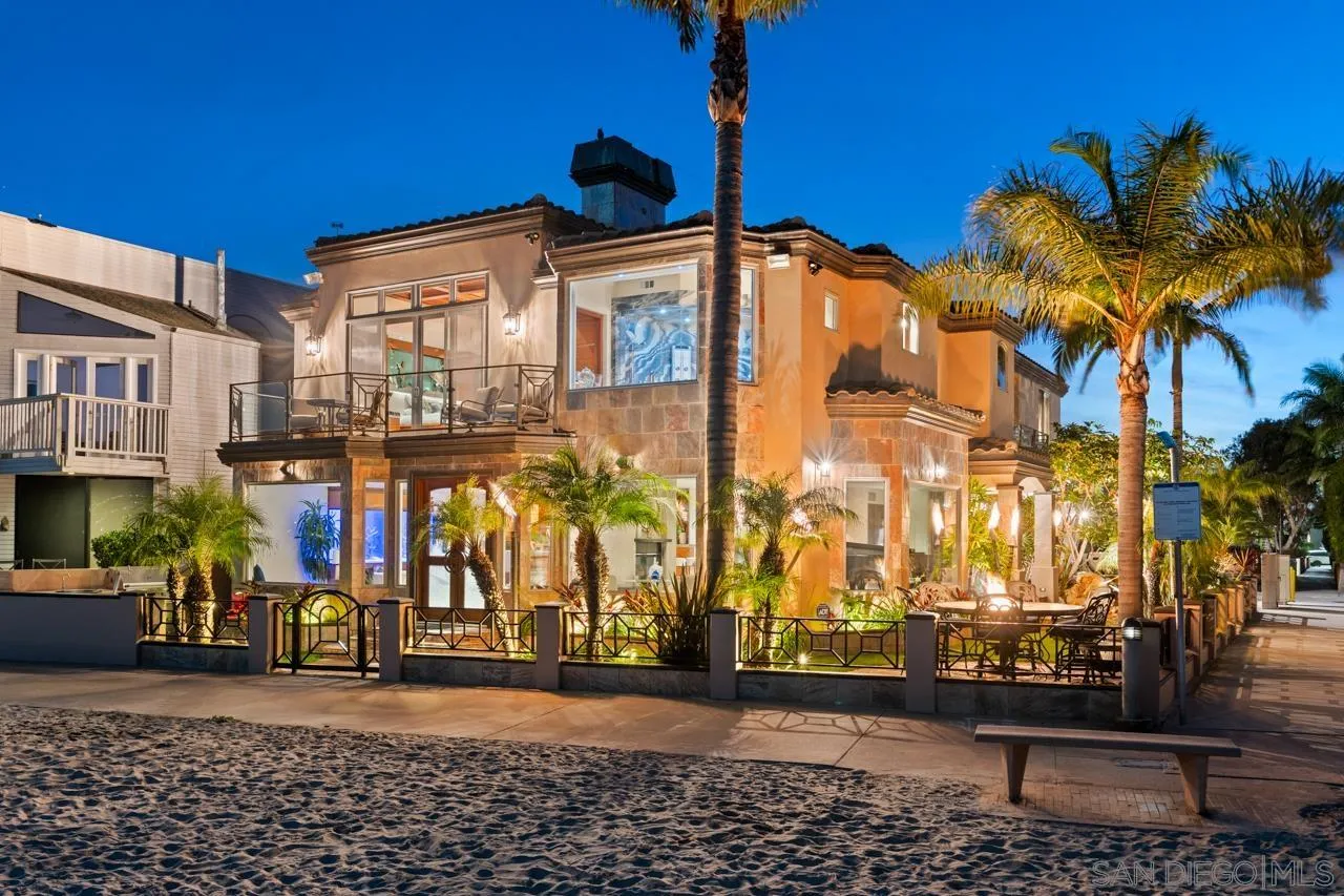 2741 Bayside Walk