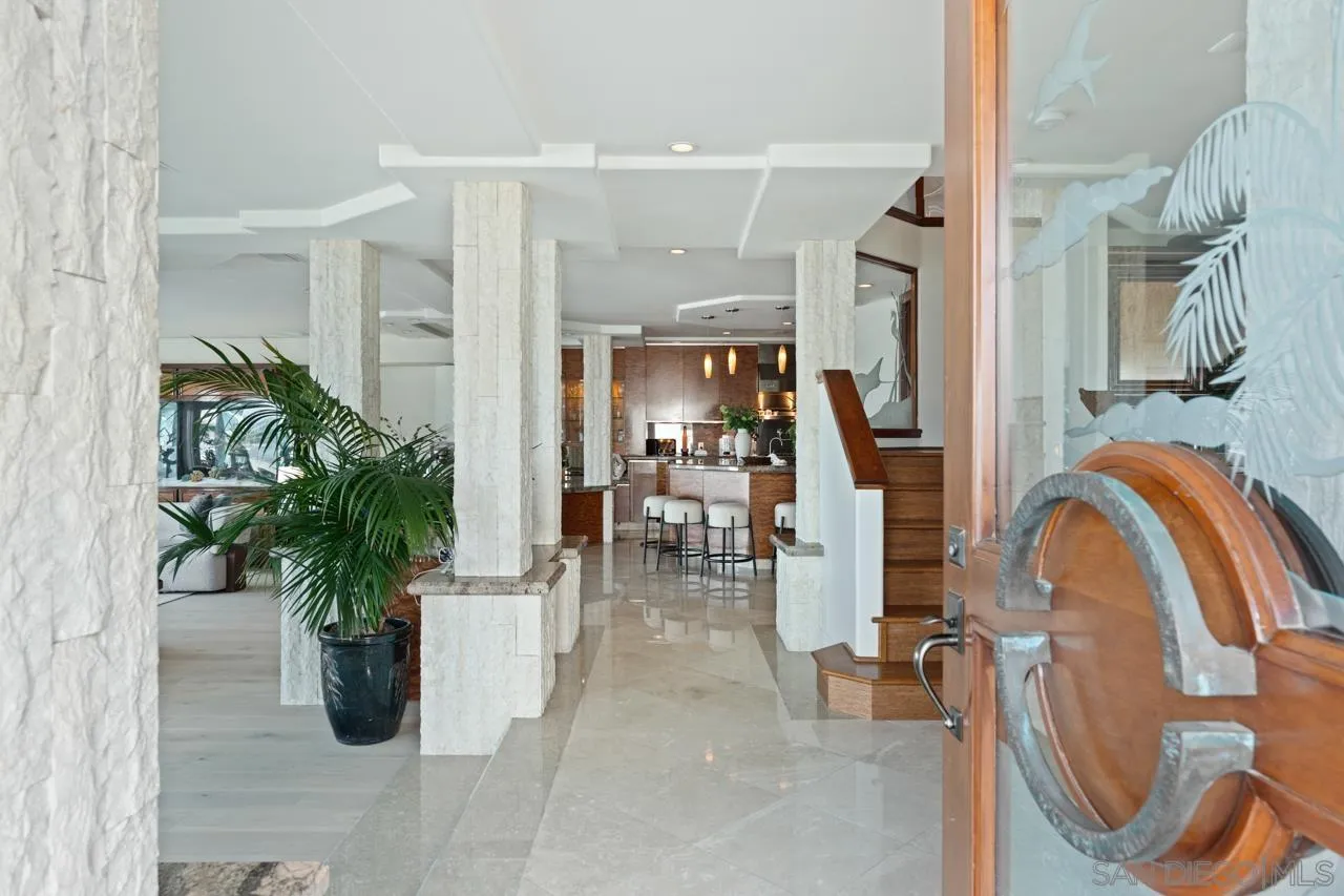 2741 Bayside Walk