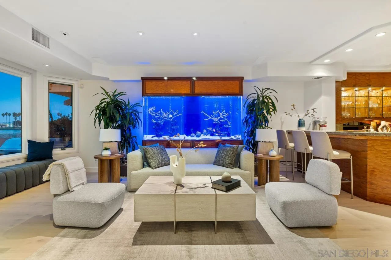 2741 Bayside Walk