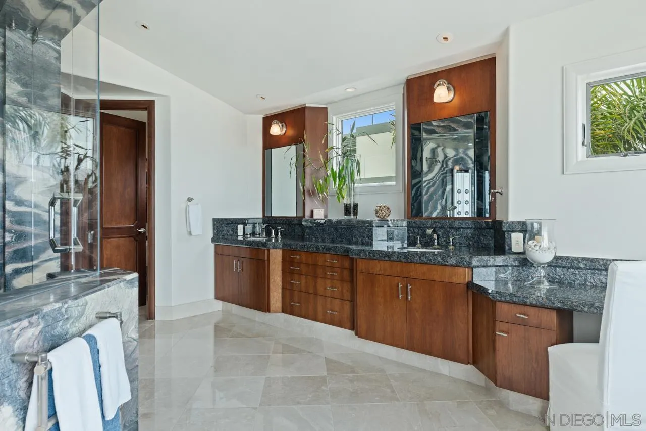 2741 Bayside Walk