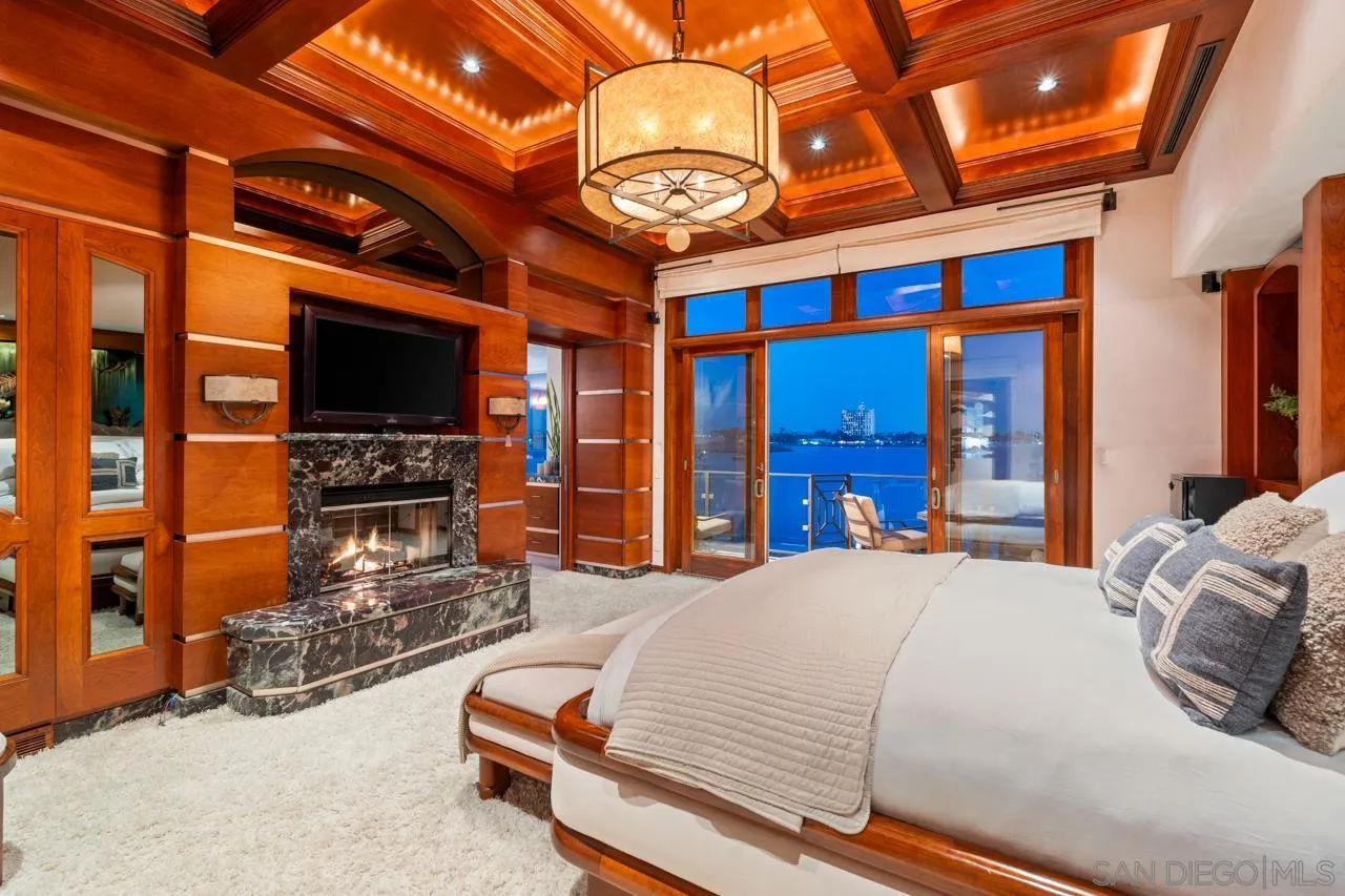 2741 Bayside Walk