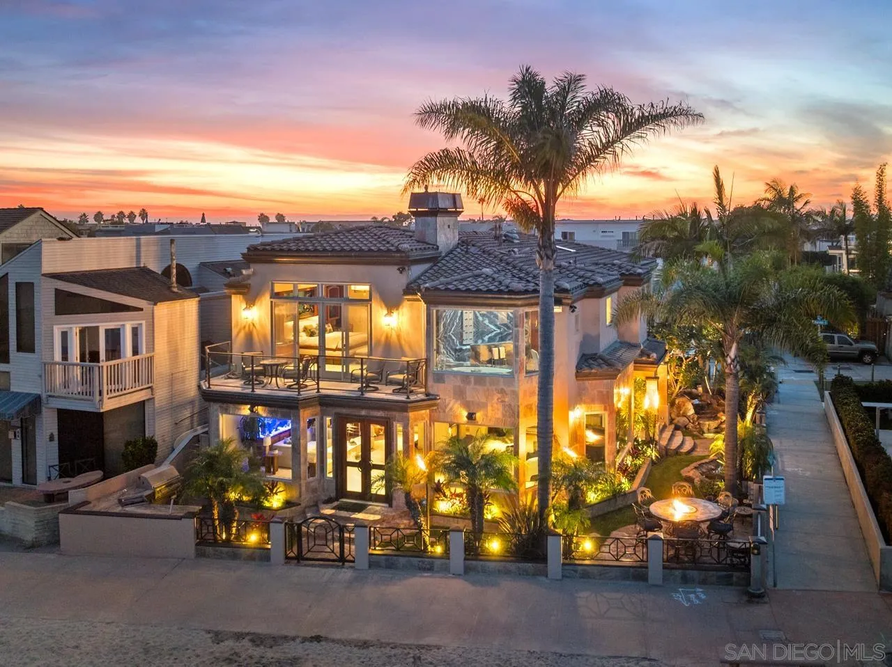 2741 Bayside Walk