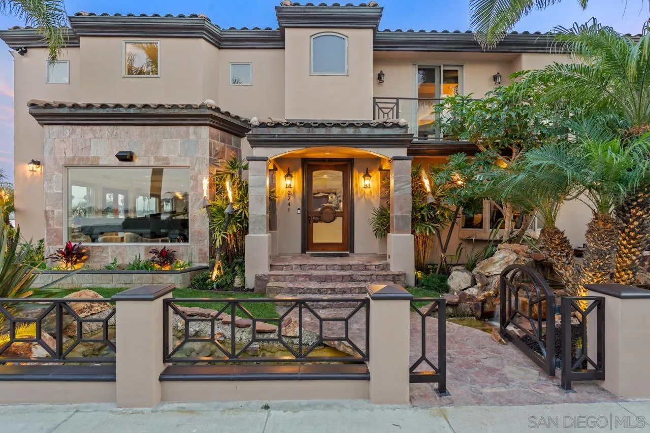 2741 Bayside Walk
