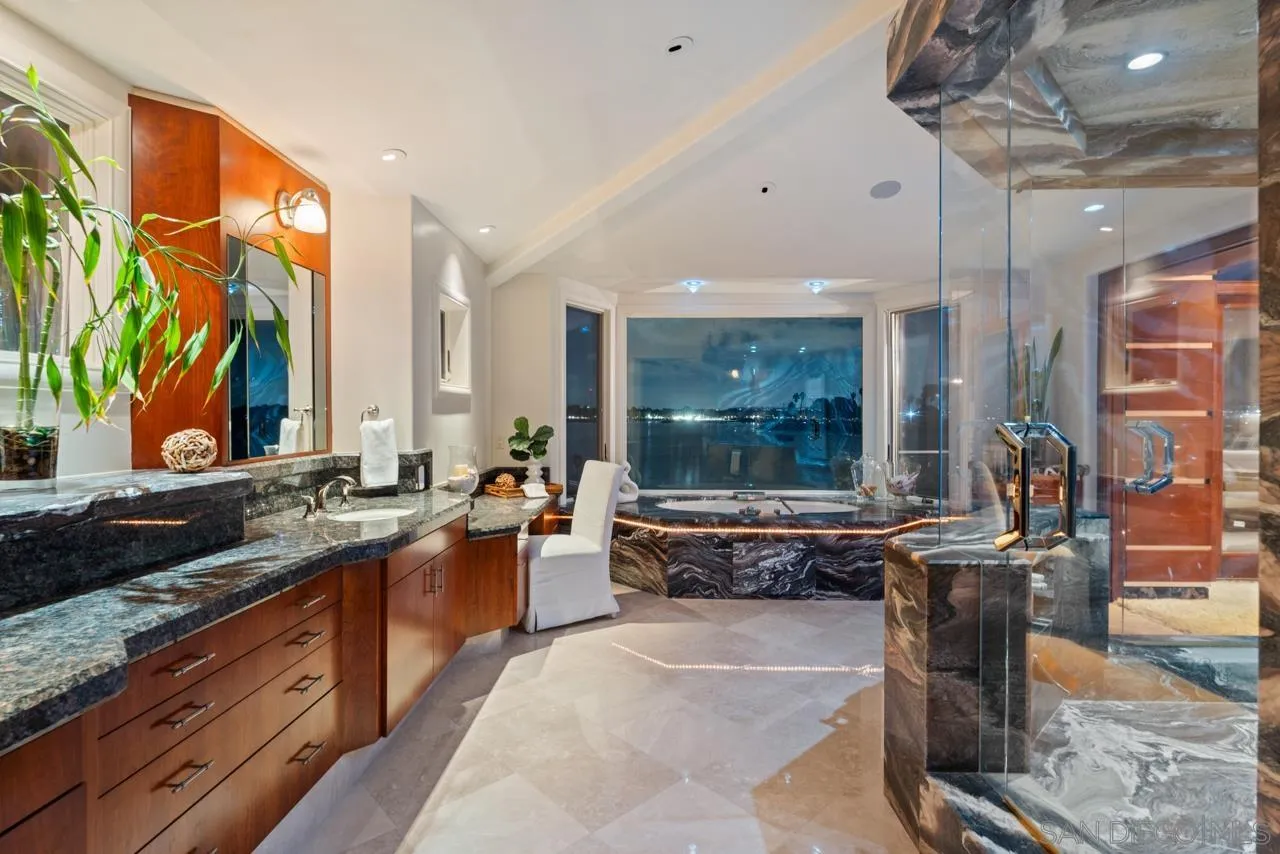 2741 Bayside Walk