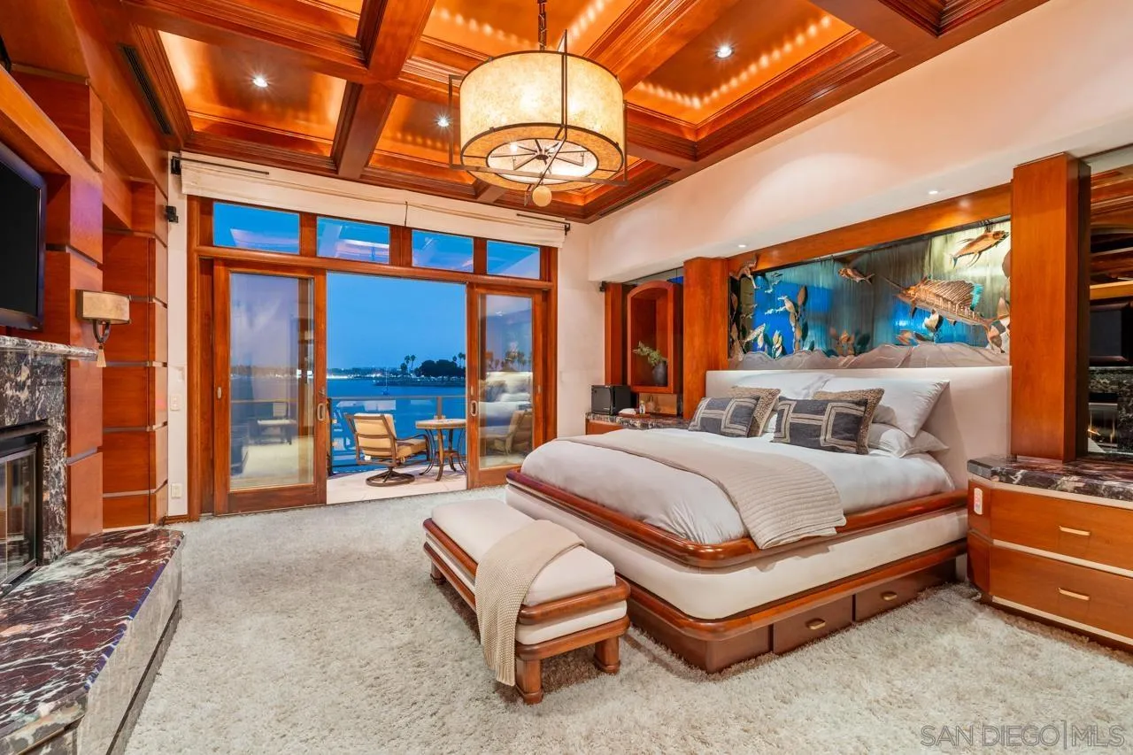 2741 Bayside Walk
