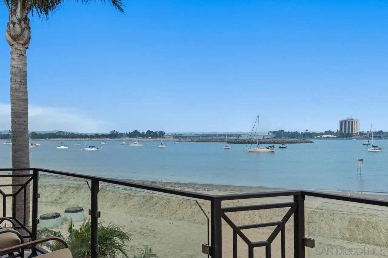2741 Bayside Walk