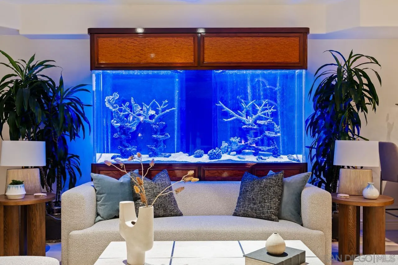 2741 Bayside Walk