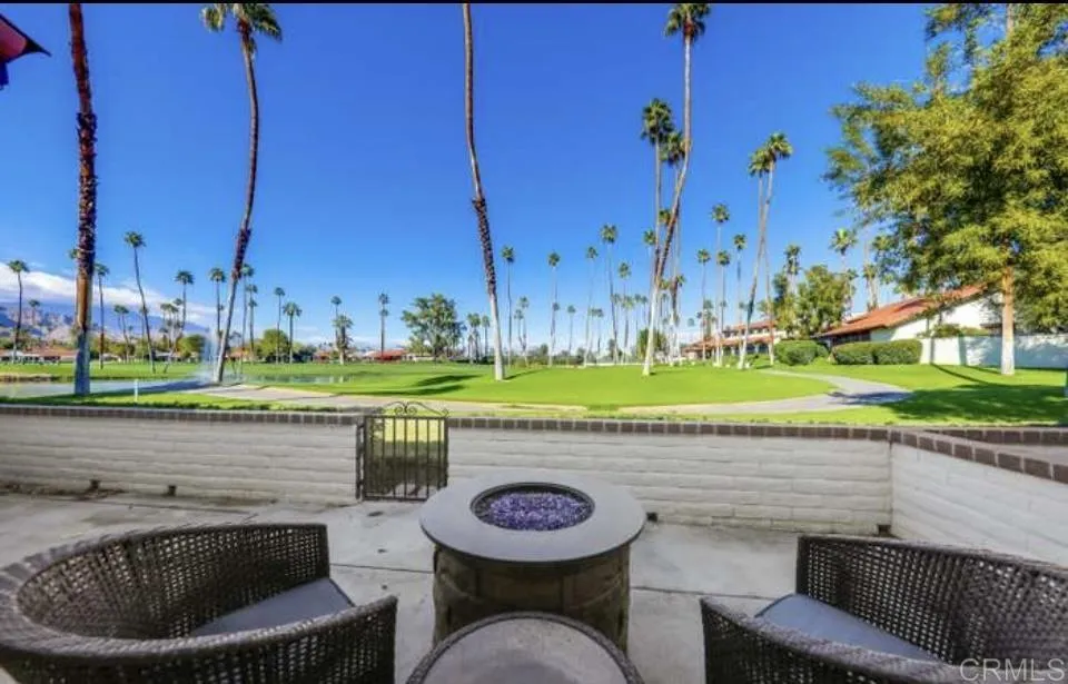 80 Avenida Las Palmas