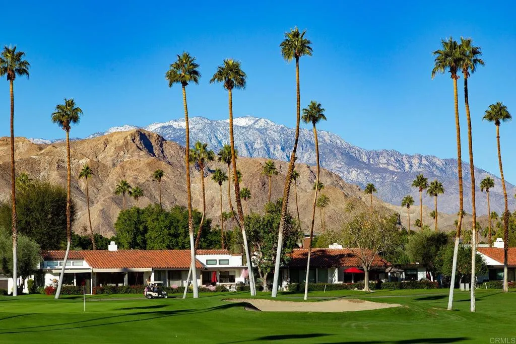 80 Avenida Las Palmas