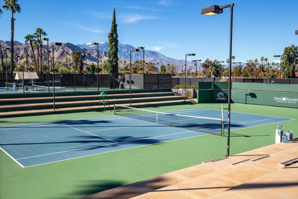 80 Avenida Las Palmas