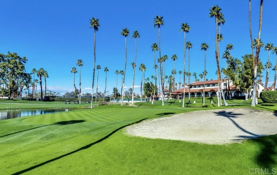 80 Avenida Las Palmas