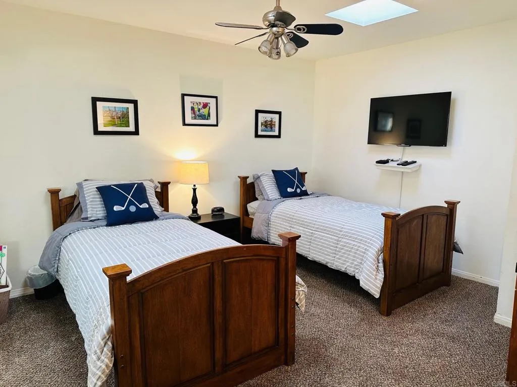 80 Avenida Las Palmas