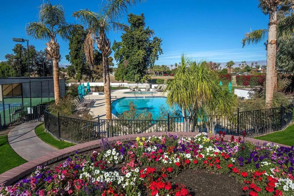 80 Avenida Las Palmas